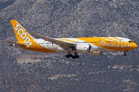 SCOOT Boeing 787 Dreamliner Landing