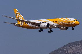 SCOOT Boeing 787 Dreamliner Landing