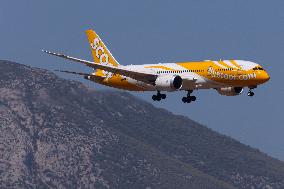 SCOOT Boeing 787 Dreamliner Landing