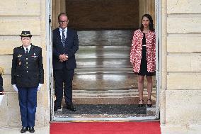 Handover Ceremony At Hotel De Matignon - Paris