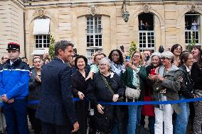 Handover Ceremony At Hotel De Matignon - Paris