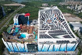 World's Largest Indoor Ski Resort Open in Shanghai