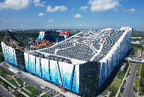 World's Largest Indoor Ski Resort Open in Shanghai