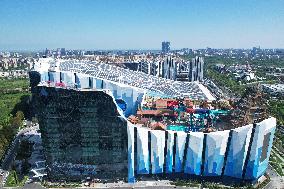 World's Largest Indoor Ski Resort Open in Shanghai