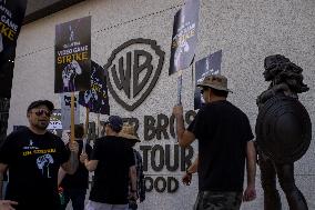 SAG-AFTRA Video Game Actor Picket In Front Of Warner Bros.