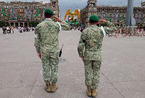 Mexican Army Performs Honours In The Mexico City Zócalo