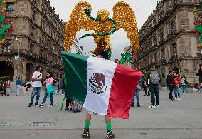 Mexican Army Performs Honours In The Mexico City Zócalo