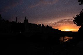 Seine River Sunset Illustrations - Paris