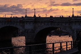 Seine River Sunset Illustrations - Paris