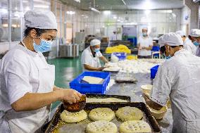 Mooncakes Production in Taizhou