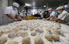 Mooncakes Production in Taizhou