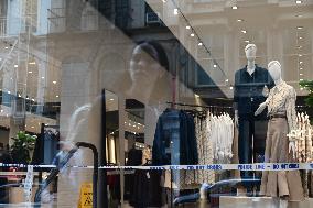 Person Hit In The Head At Zara In Manhattan New York