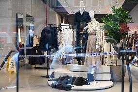 Person Hit In The Head At Zara In Manhattan New York