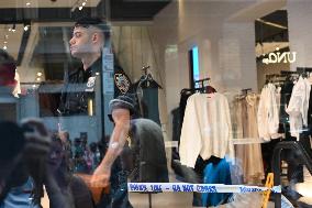 Person Hit In The Head At Zara In Manhattan New York