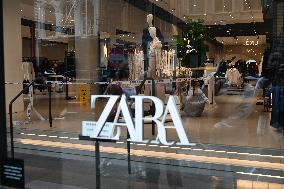 Person Hit In The Head At Zara In Manhattan New York