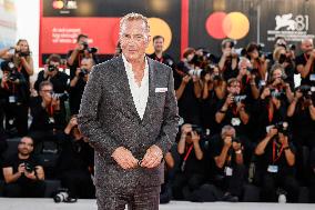 81st Mostra - Sienna Miller And Kevin Costner Walk The Red Carpet