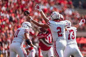 Wisconsin Badgers Vs. South Dakota Coyotes