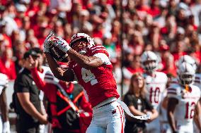 Wisconsin Badgers Vs. South Dakota Coyotes