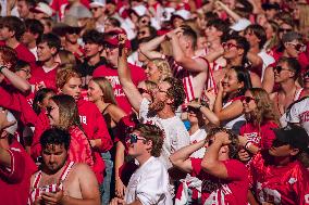 Wisconsin Badgers Vs. South Dakota Coyotes