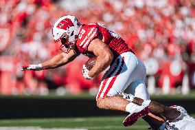 Wisconsin Badgers Vs. South Dakota Coyotes