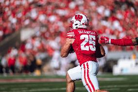 Wisconsin Badgers Vs. South Dakota Coyotes