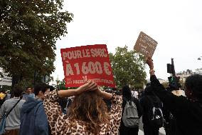 Rally Against The President's Forceful Blow - Paris