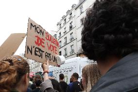 Rally Against The President's Forceful Blow - Paris