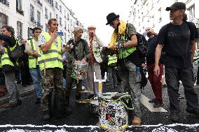 Rally Against The President's Forceful Blow - Paris