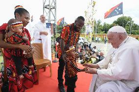 Pope Francis Meets With Faithful Of Vanimo - Papua New Guinea