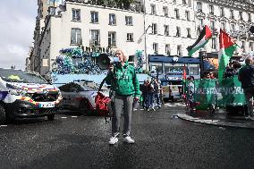 Rally Against The President's Forceful Blow - Paris