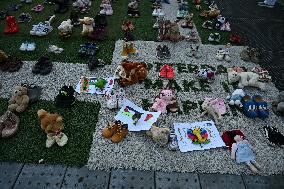 Thousands Of Shoes Laid Out As Memorial To Children Killed In Gaza - Rotterdam