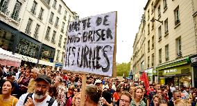 Rally Against The President's Forceful Blow - Paris