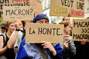 Rally Against The President's Forceful Blow - Paris