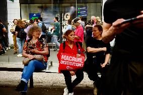 Rally Against The President's Forceful Blow - Paris