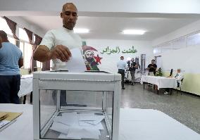 Algerians Head To Polls - Algiers