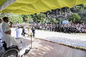 Pope Francis Meets Missionaries in Baro - Papua New Guinea