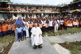 Pope Francis Meets Missionaries in Baro - Papua New Guinea