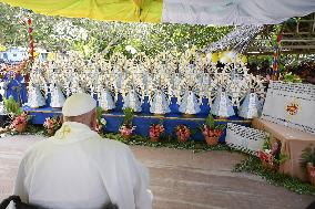 Pope Francis Meets Missionaries in Baro - Papua New Guinea