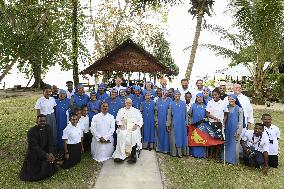 Pope Francis Meets Missionaries in Baro - Papua New Guinea