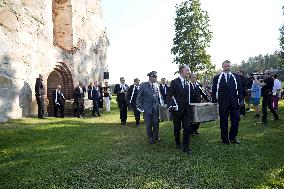 Finnish skulls are reburied