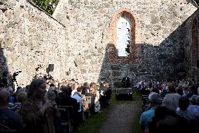 Finnish skulls are reburied