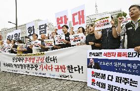 Protest against Japan-South Korea summit