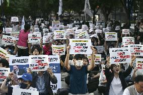 Protest against Japan-South Korea summit