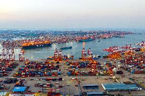 Qingdao Port Working Scene