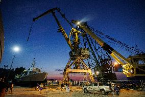 Installation of a gantry crane