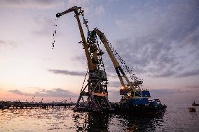 Installation of a gantry crane