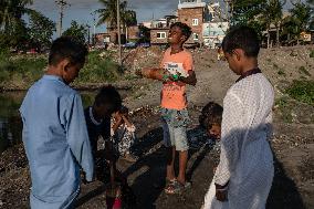 Daily Life In Dhaka