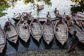 Daily Life In Dhaka