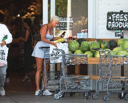 Nicole Murphy Out For Grocery Shopping - LA