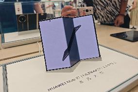 HUAWEI Release World's First Triple Foldable Screen Phone